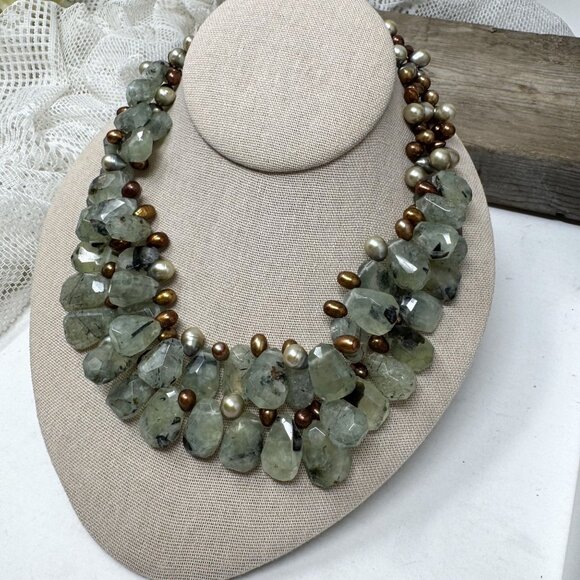 Chunky Prehnite & Pearl Multicolor Statement Necklace Freeform shape - Picture 8 of 11